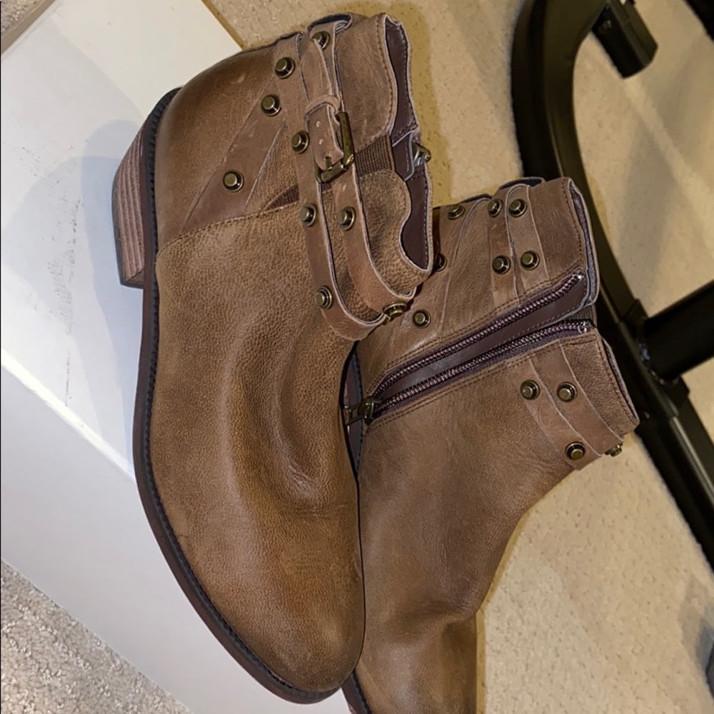 Halogen brown leather ankle boots